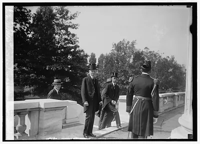 Coolidge & Slemp arrive at Mem. Cont. Hall for Red Cross Convention, 10/6/24