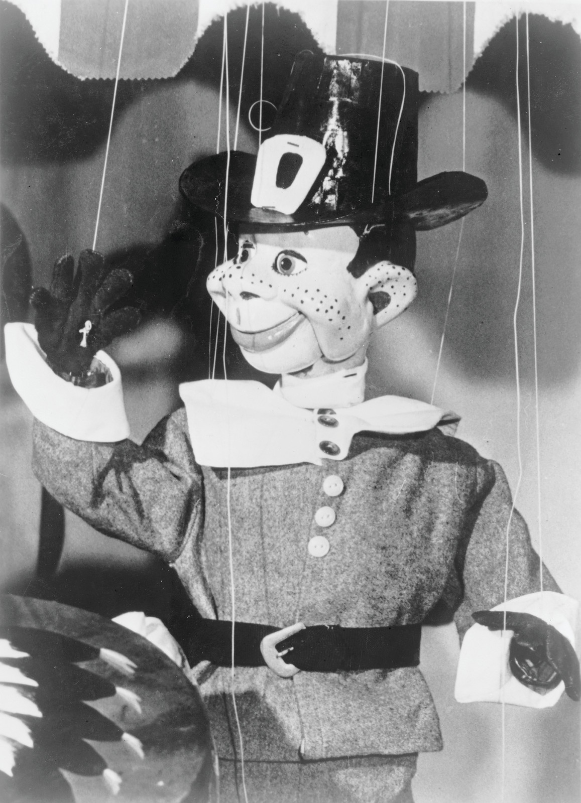 [Howdy Doody, a puppet, in pilgrim costume, for appearance in Thanksgiving Day parades] — historic photograph