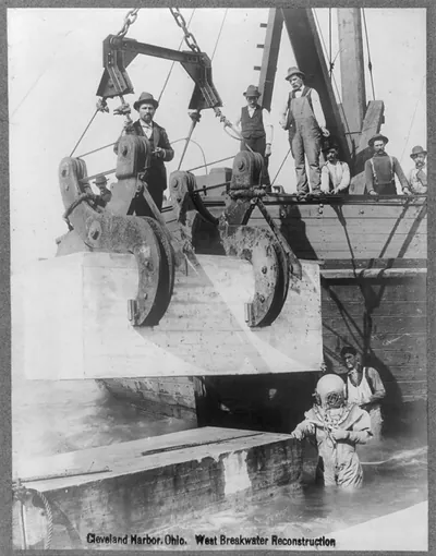 Cleveland Harbor, Ohio: West breakwater reconstruction