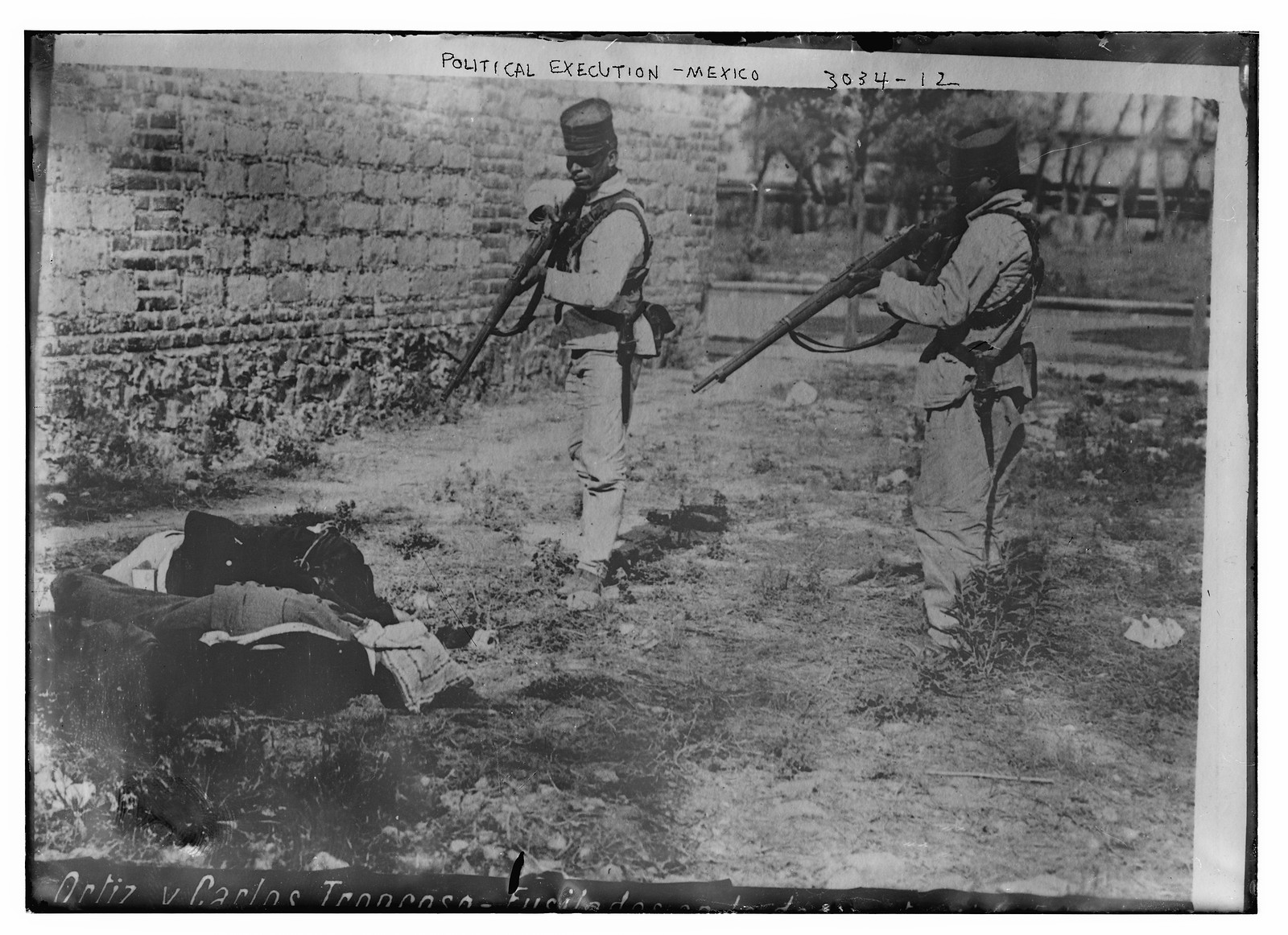 Political execution -- Mexico, n/a — historic photograph