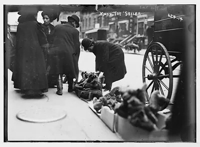 Vendor of Christmas toys, 6th Ave., New York