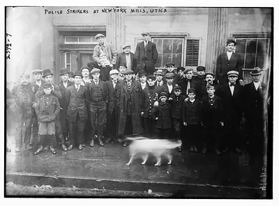 Polish strikers at N.Y. Mills, Utica