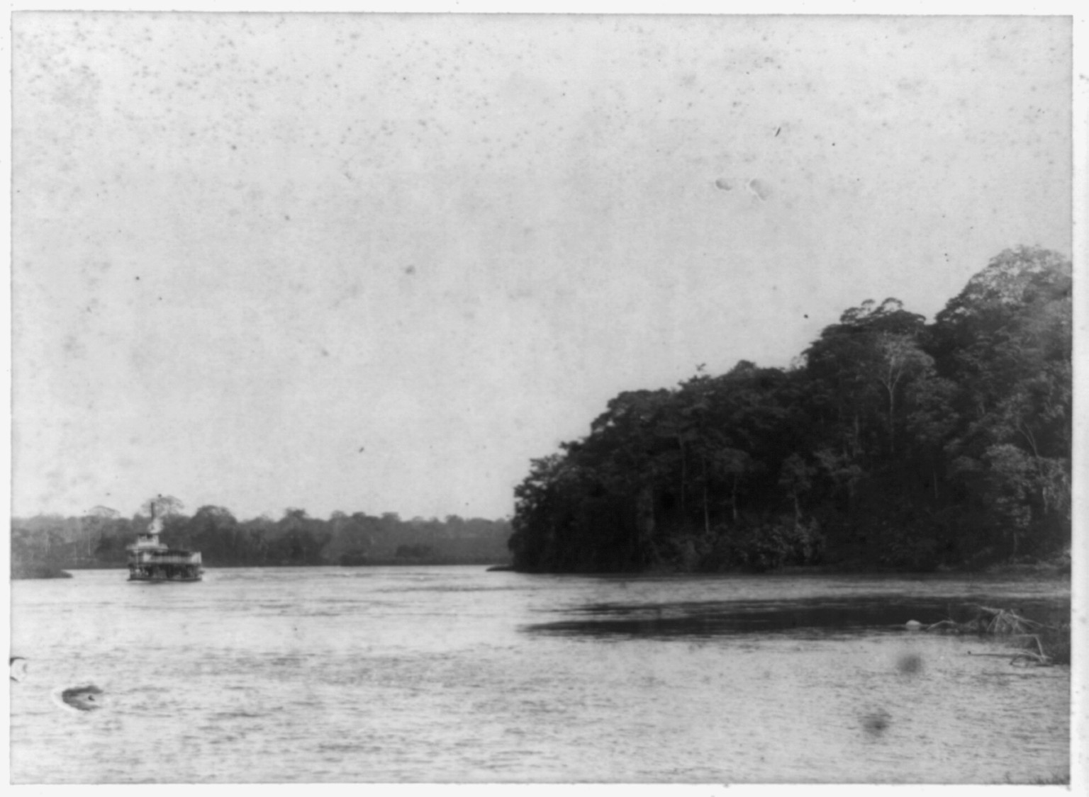 [River steamer Irma near Machuca Rapids, on San Juan River, in Nicaragua], [between 1885 and 1893] — historic photograph