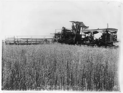 60 horsepower caterpillar engine combine harvester used in Deschutes Valley, central Oregon, on the line of the Oregon trunk.