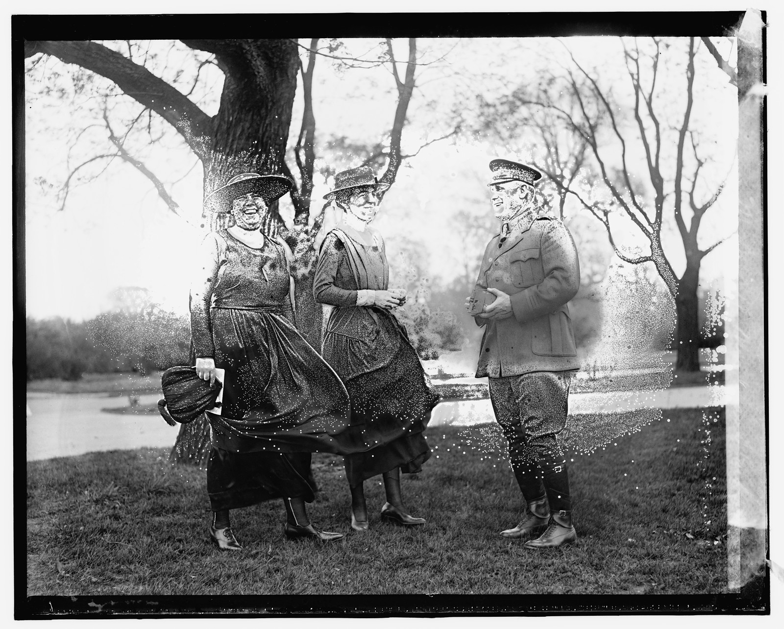 Mrs. McDowell, Mrs. Chas. D. Carter [...], [between 1909 and 1923] — historic photograph