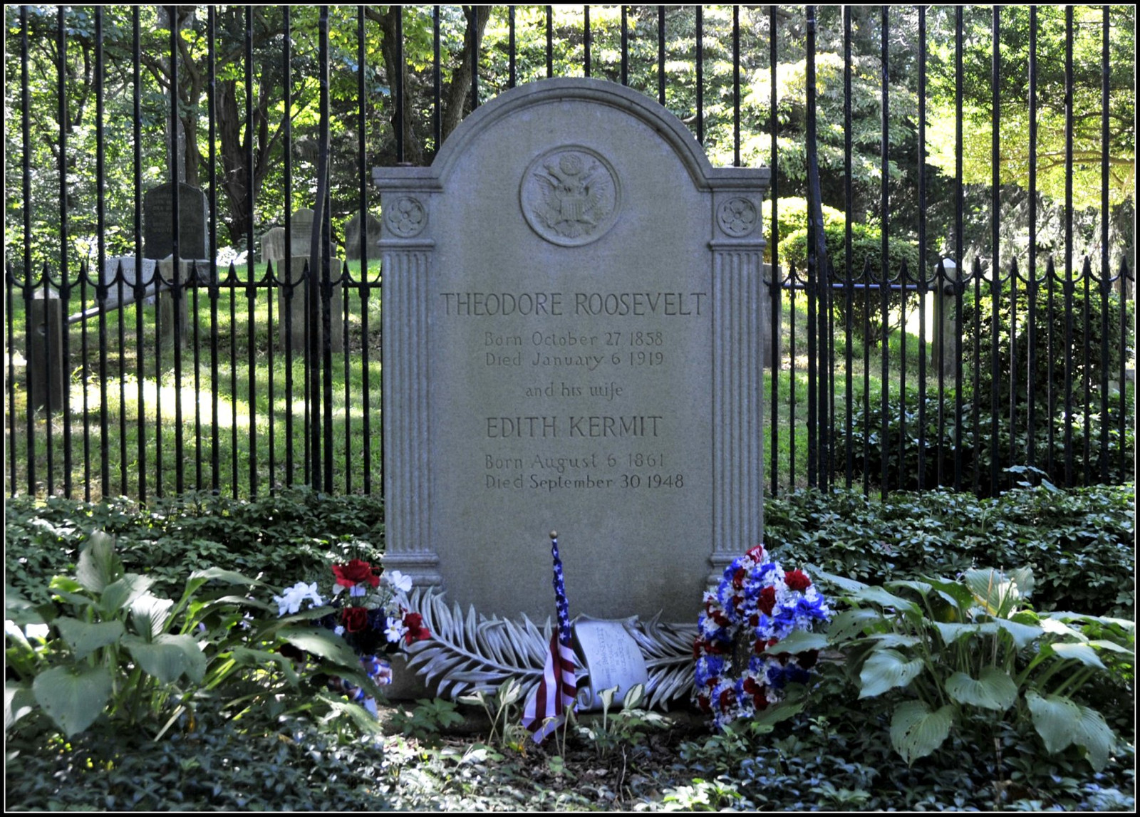 Grave of Theodore Roosevelt and Edith Kermit Roosevelt — historic image