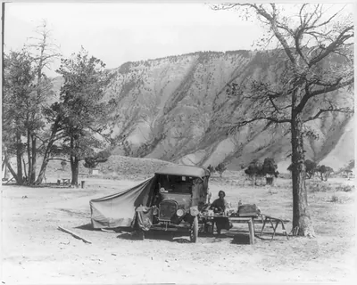 [Wyo. - Yellowstone Nat. Park - auto camped at mammoth (public auto camp)]