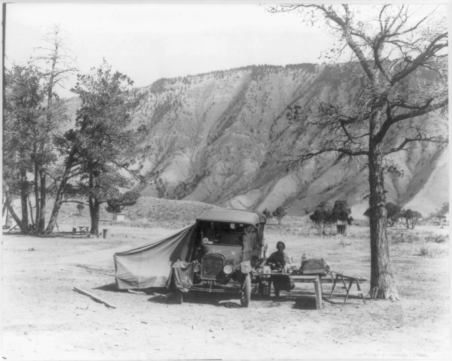 [Wyo. - Yellowstone Nat. Park - auto camped at mammoth (public auto camp)], c1920. — historic photograph