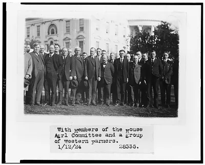 [Calvin Coolidge on the White House lawn, with members of the House Agricultural Committee and a group of western farmers]