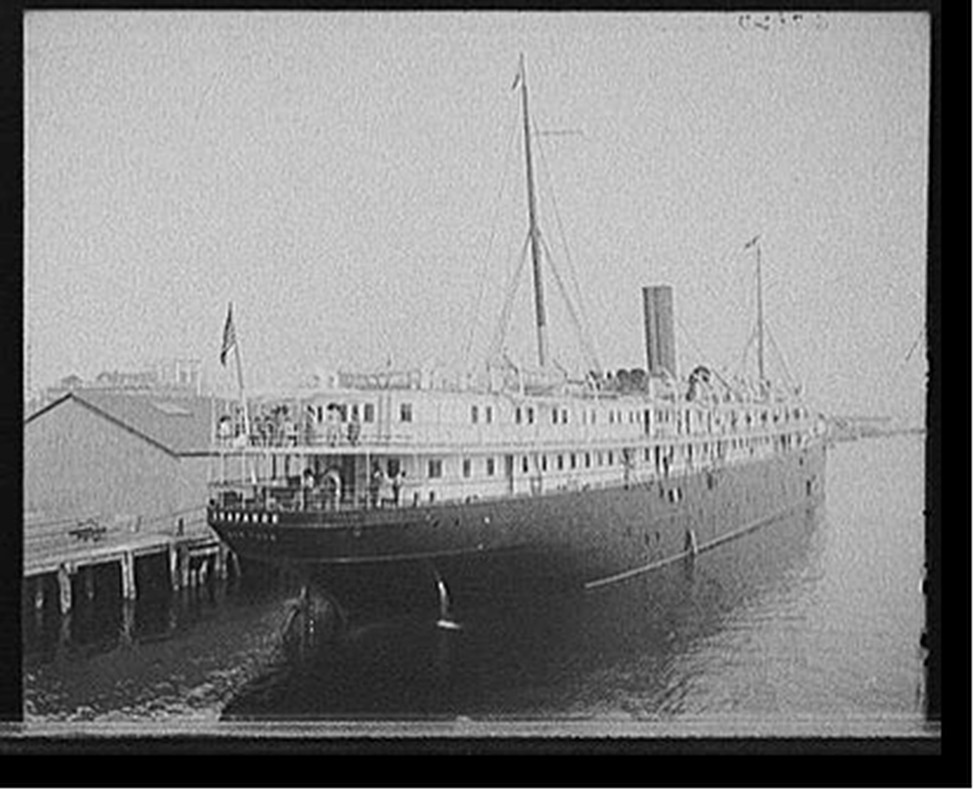 [Str. Arapahoe, Clyde Line, docks, Jacksonville, Fla.], [between 1900 and 1915] — historic photograph