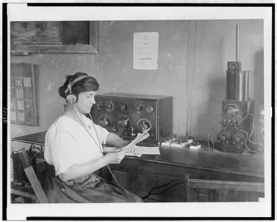 [Mary Texanna Loomis, seated, with her radio apparatus in her radio school]