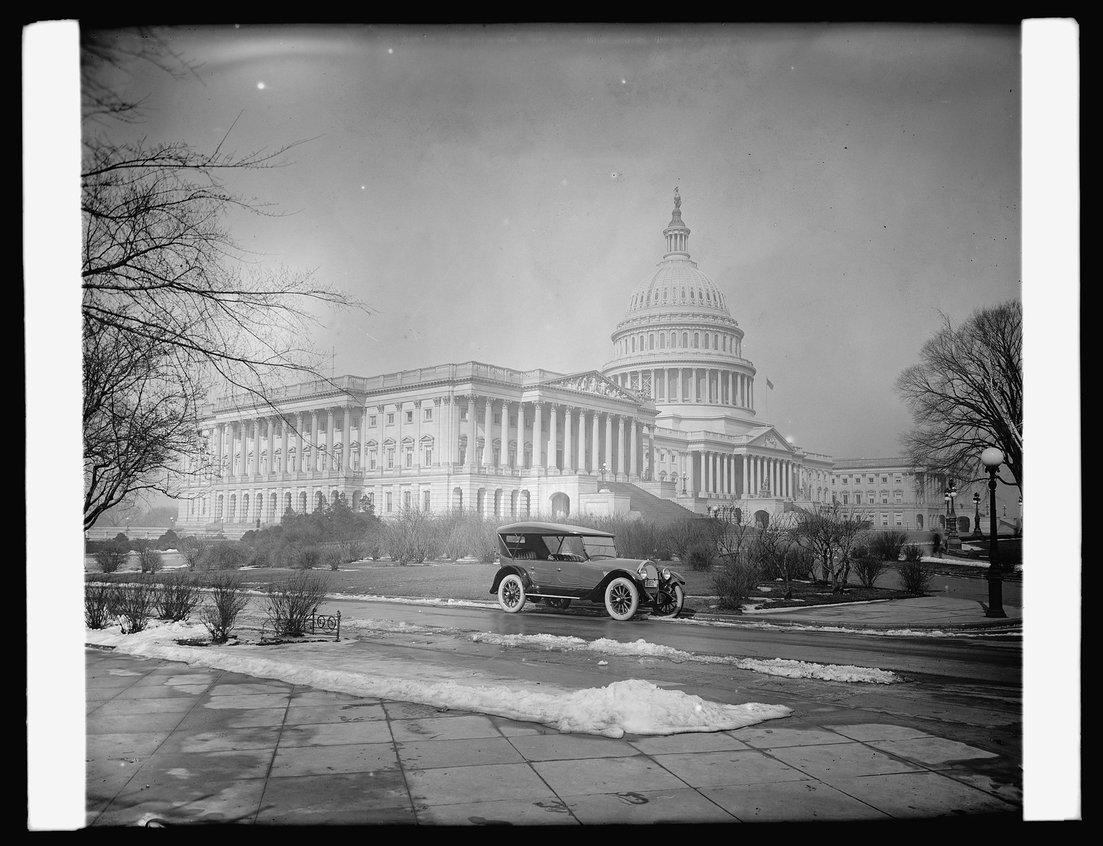 Oldsmobile Sales Co., Capitol, [Washington, D.C.], [1919 or 1920] — historic photograph