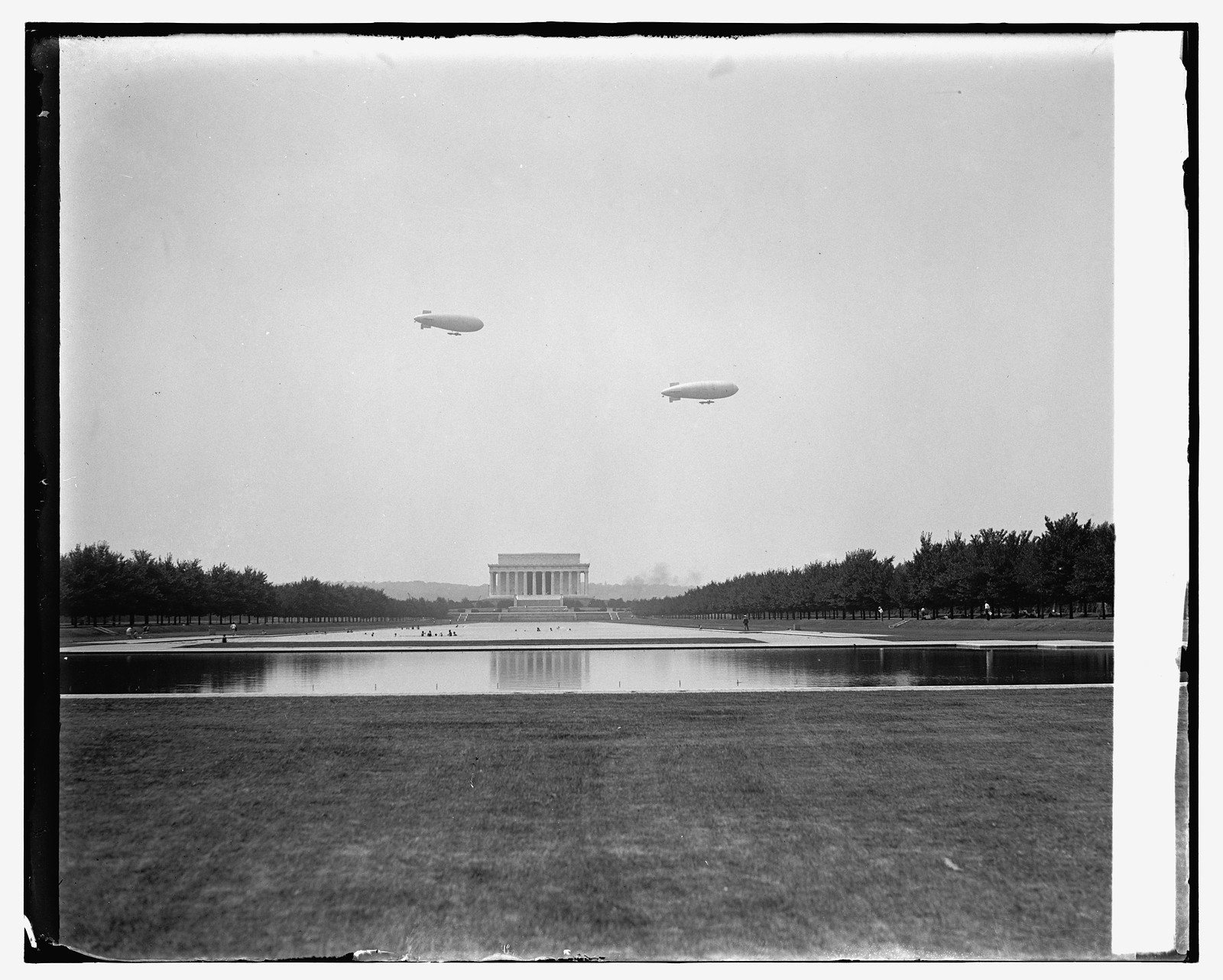 T.C.5 & T.C.9 at Lincoln Mem., 8/11/26, [19]26 August 11. — historic photograph
