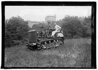 Artillery tractor, Sec. of War Baker, July 1918