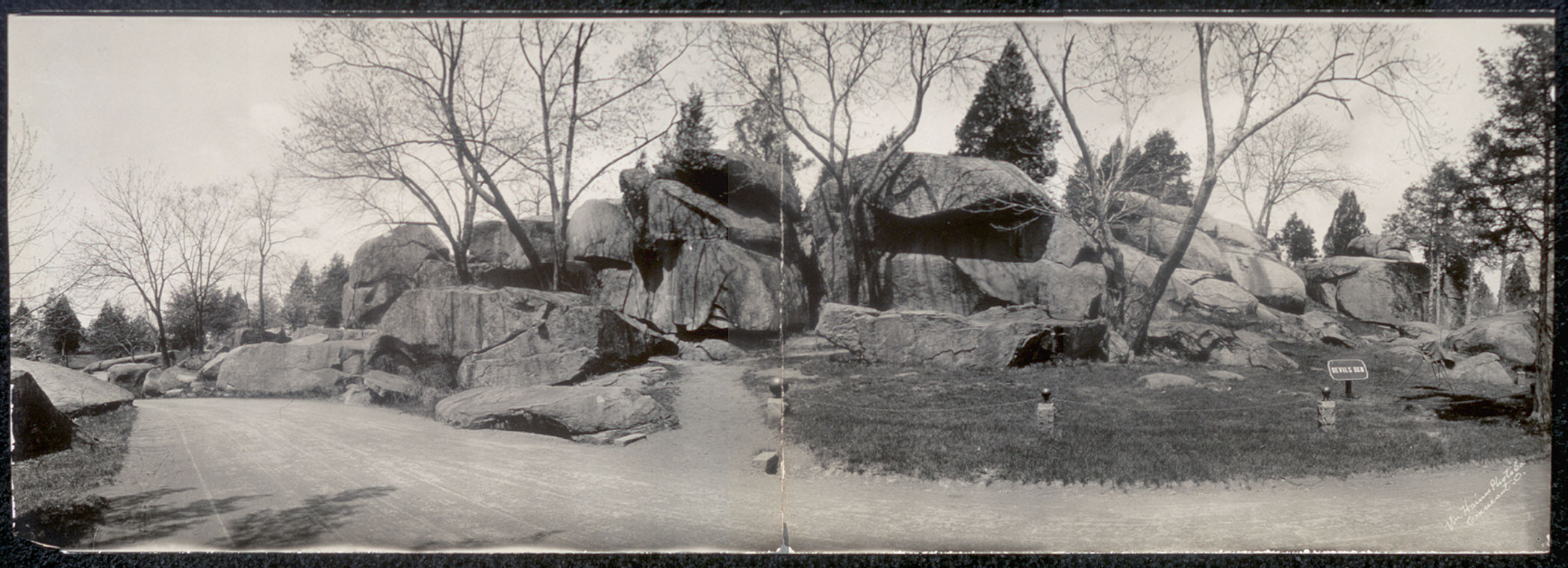 Devil's Den rock formation, Gettysburg, panoramic photograph — historic photograph