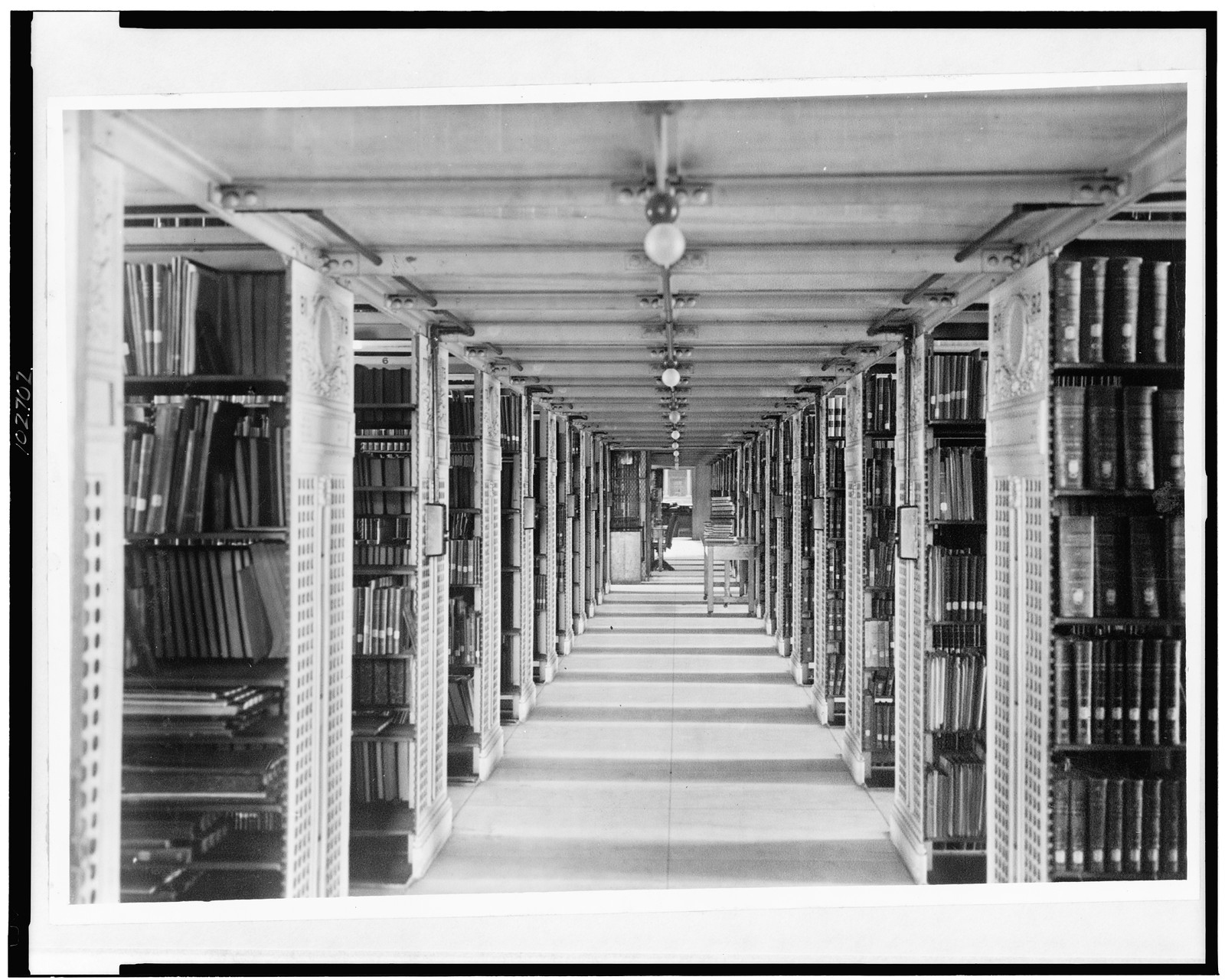 [Library of Congress, Jefferson Building, bookstacks area], [between 1920 and 1930] — historic photograph