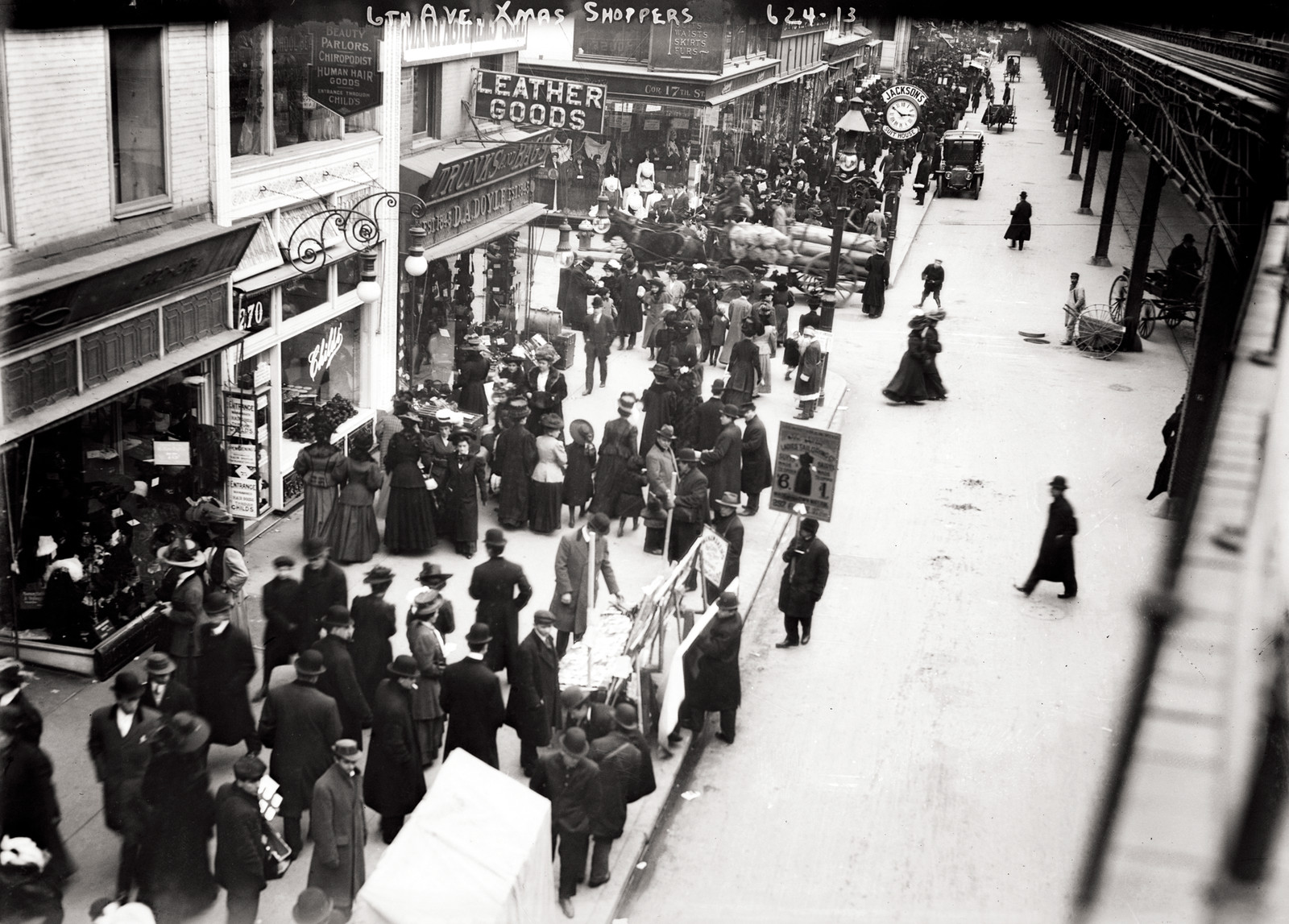 Christmas Shoppers On 6th Ave., New York, c. 1910 — historic photograph