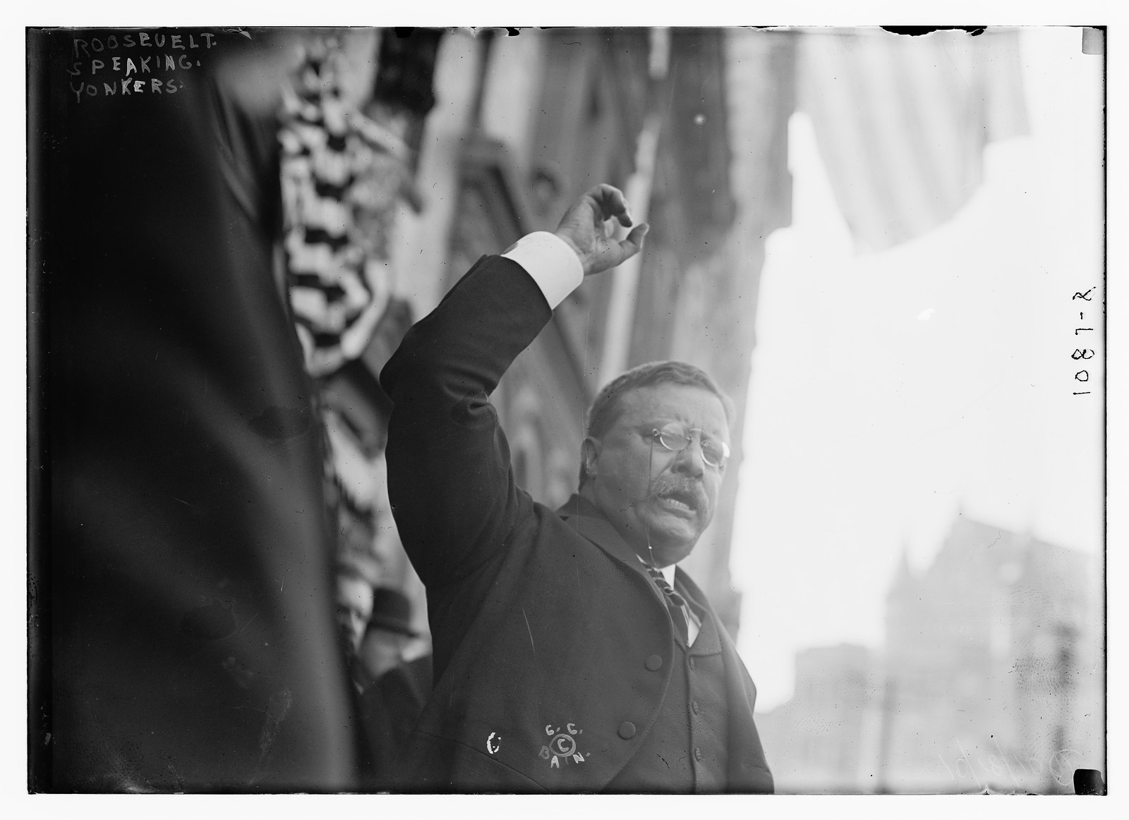 Roosevelt speaking, arm raised, Yonkers, NY, 1910 — historic photograph