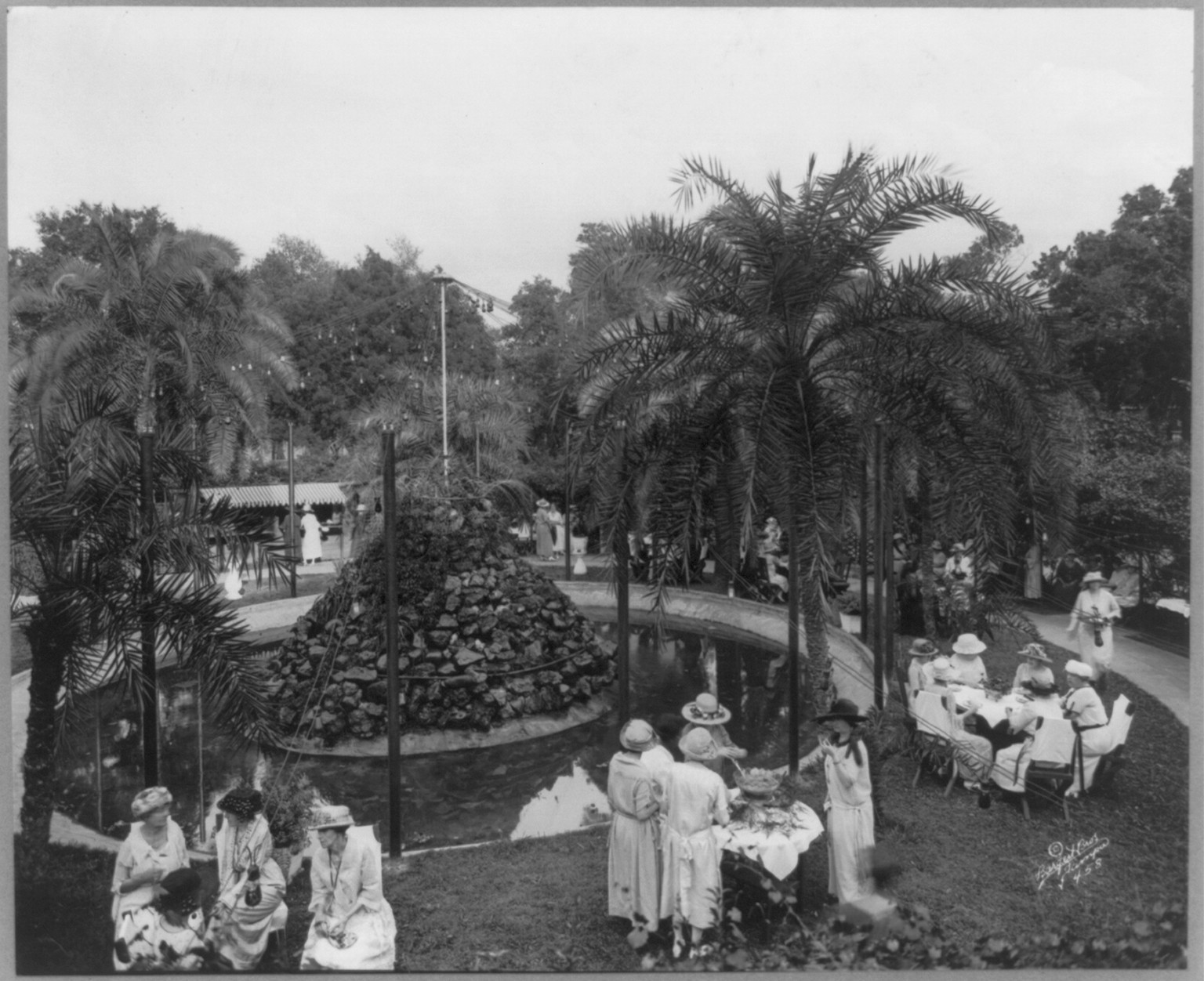 Jewel Box Tea Garden, Tampa, Florida, c1923 Oct. 19. — historic photograph