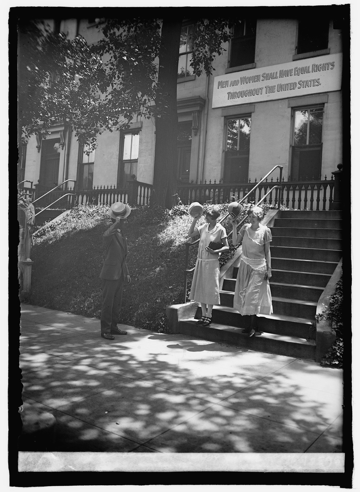Miss M.V. Roehrer & Miss S.L. Anderson of Nat'l Woman's Party, [6/26/25], [1925 June 26] — historic photograph