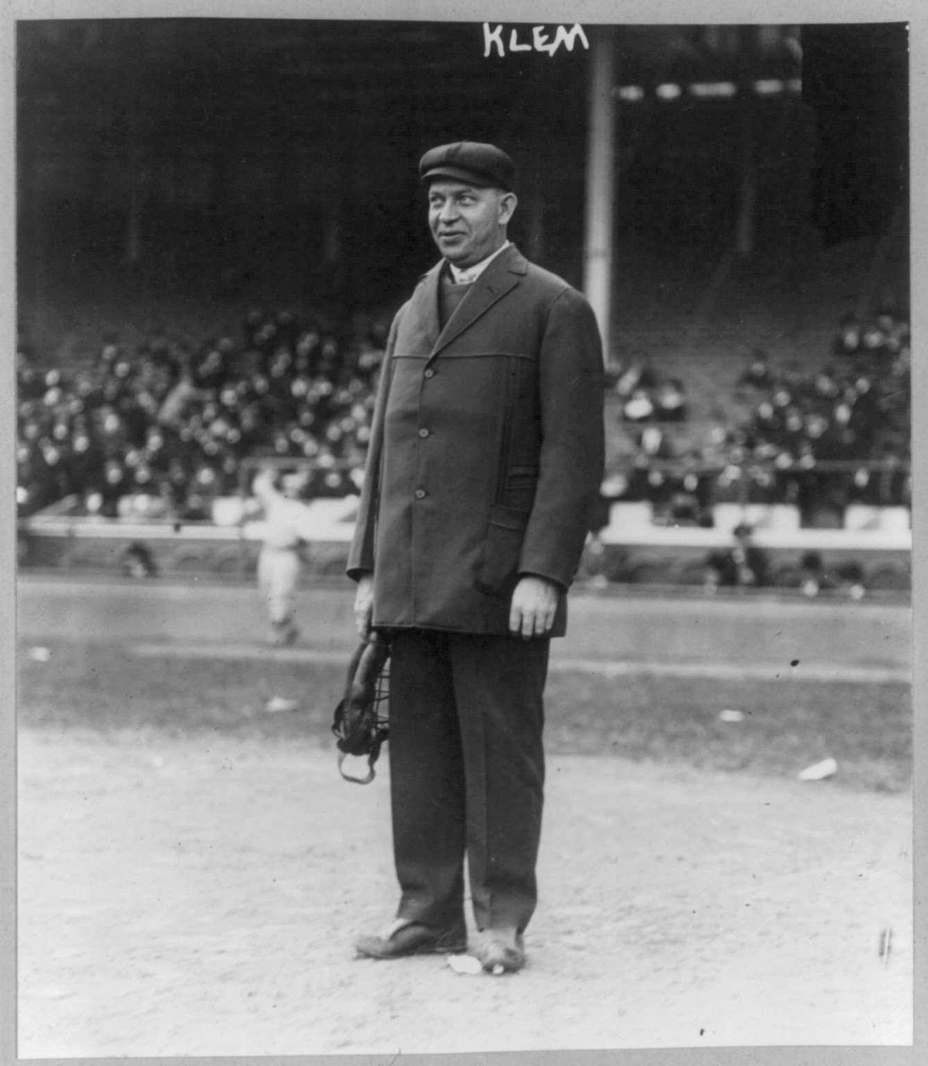 [William J. Klem, baseball umpire, full-length portrait, standing, facing left], 1914 Oct. 5. — historic photograph