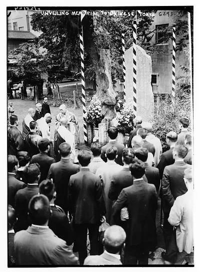 Unveiling memorial to Chinese at Tokyo