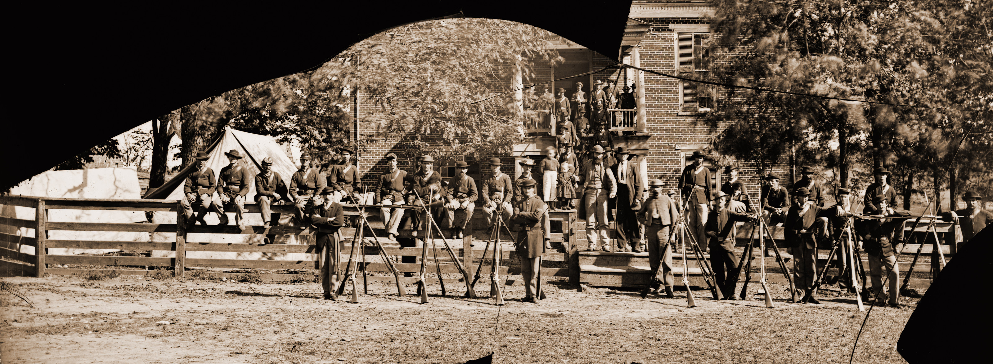 Appomattox Court House Virginia. Group of Federal soldiers at court house, 1865 — historic photograph