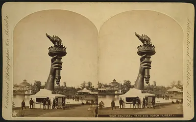 Colossal hand and torch Liberty""