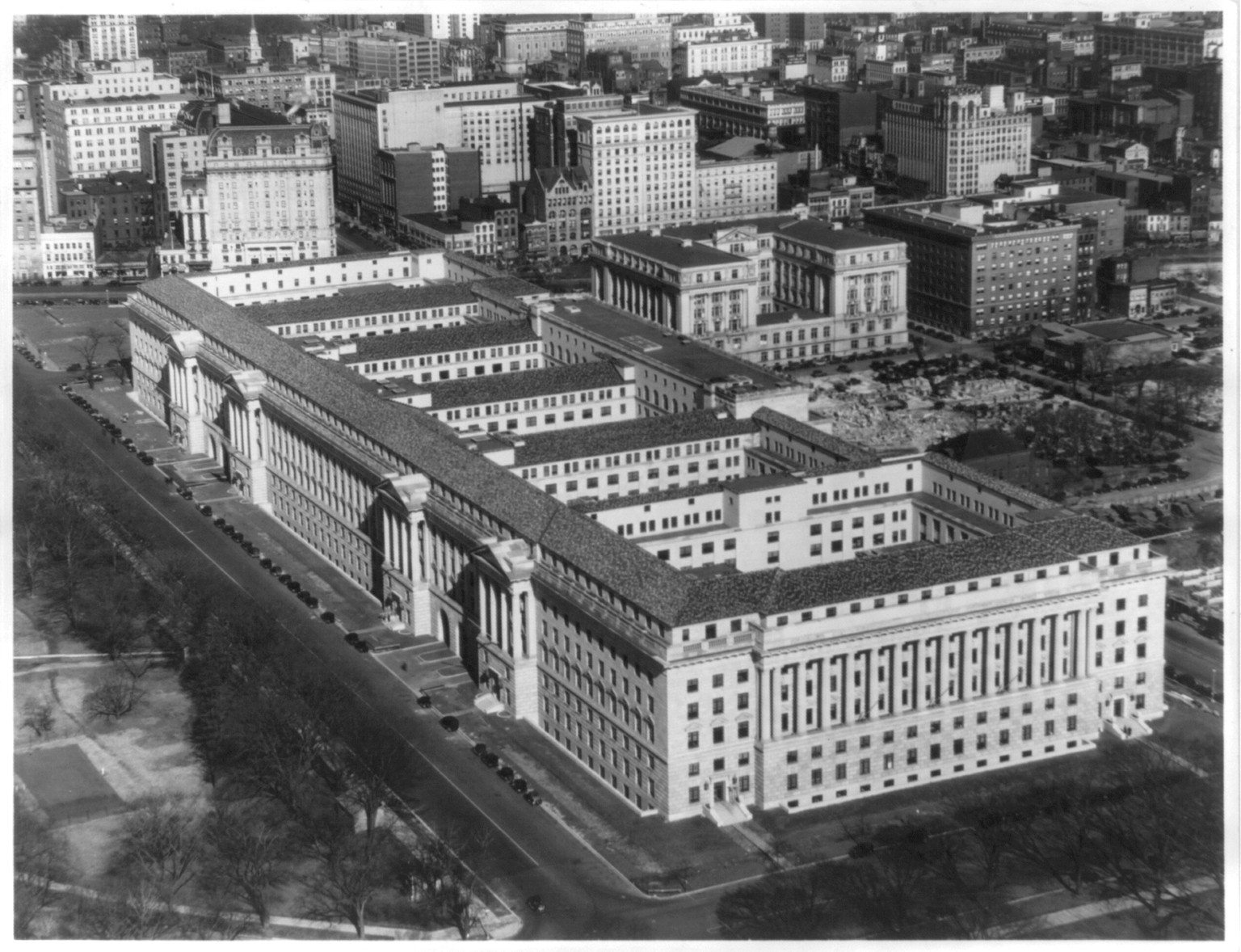 D.C. Washington. Dept. of Commerce Building. 1932. Aerial view, c1932 March 3. — historic photograph