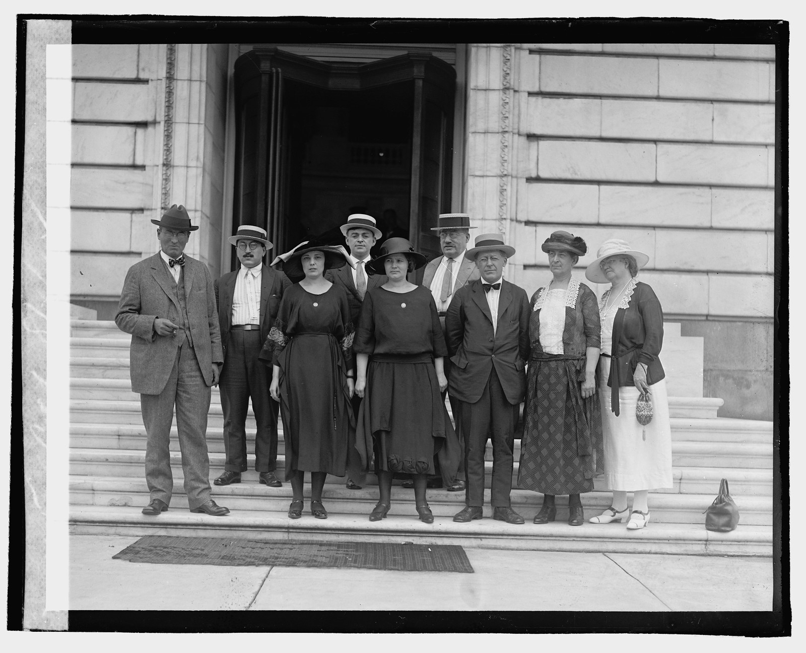 [Group of unidentified men and women standing on steps outside building], 8/2/22, [19]22 August 2. — historic photograph