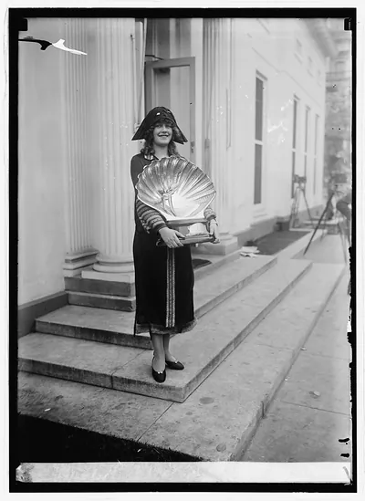 Lillian Mae Erbe, Miss Philadelphia at W.H. [i.e. White House, Washington, D.C.], 10/29