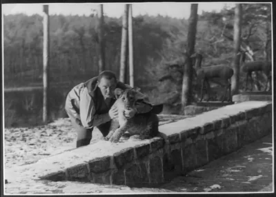 [Goering posed with his pet lion, Mucki]