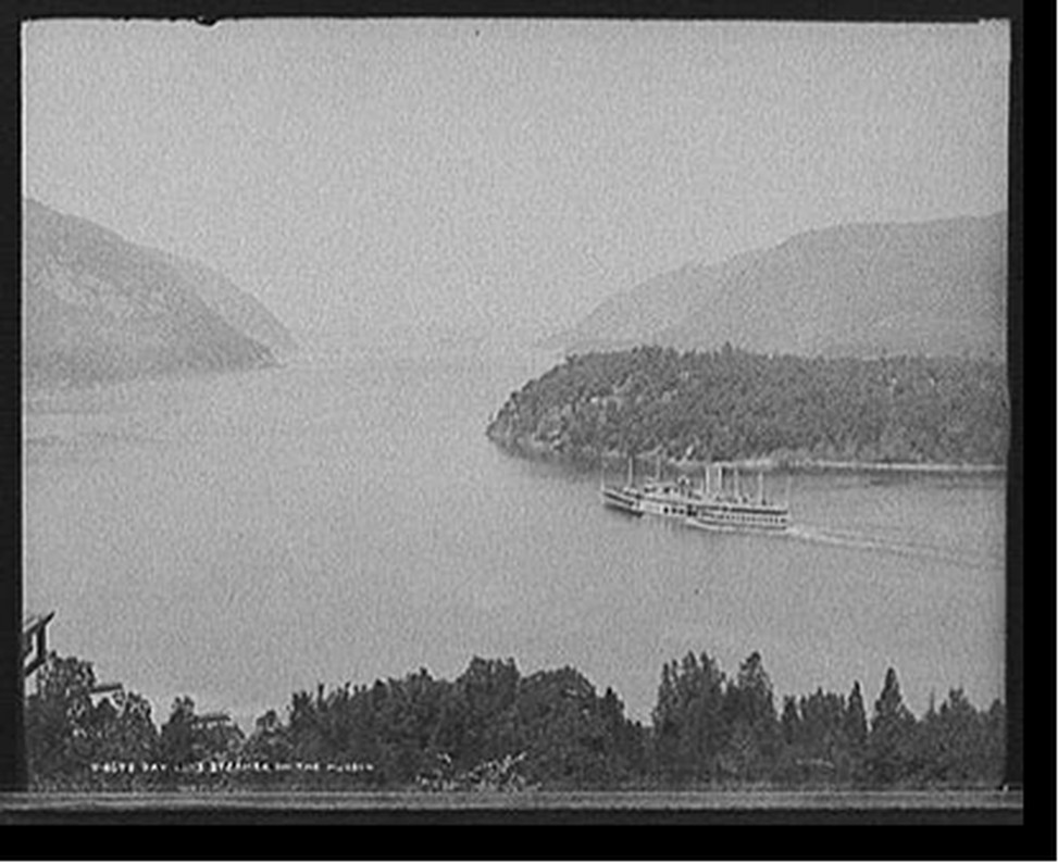 Day line steamer on the Hudson, [1905?] — historic photograph