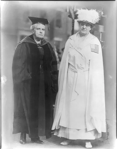 [Dr. Anna Howard Shaw and Mrs. Carrie Chapman Catt just starting on the last parade before suffrage was won in New York State]