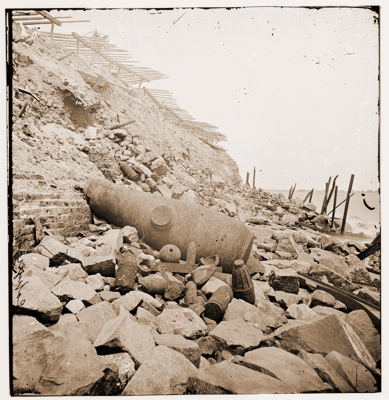 Charleston South Carolina. View of east face of Fort Sumter, 1865 — historic photograph