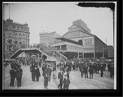 Manhattan entrance to Brooklyn Bridge, New York