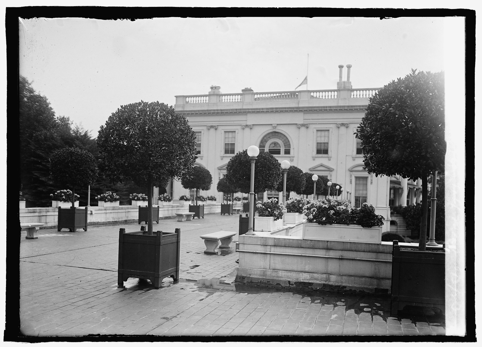 White House flag half mast, 8/3/23, [19]23 August 3. — historic photograph