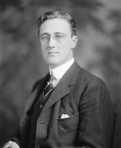 Studio portrait of a man in suit and pince-nez