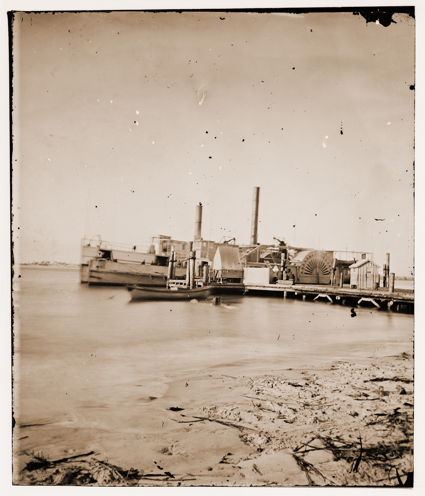 Charleston South Carolina (vicinity). Steamers at wharf, 1865 — historic photograph