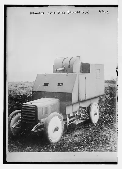 Armoured automobile, with balloon gun