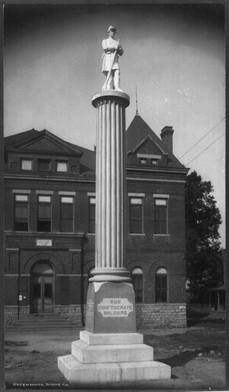 [Greenwood County Court House and Confederate Monument, Greenwood, South Carolina], [no date recorded on caption card] — historic photograph