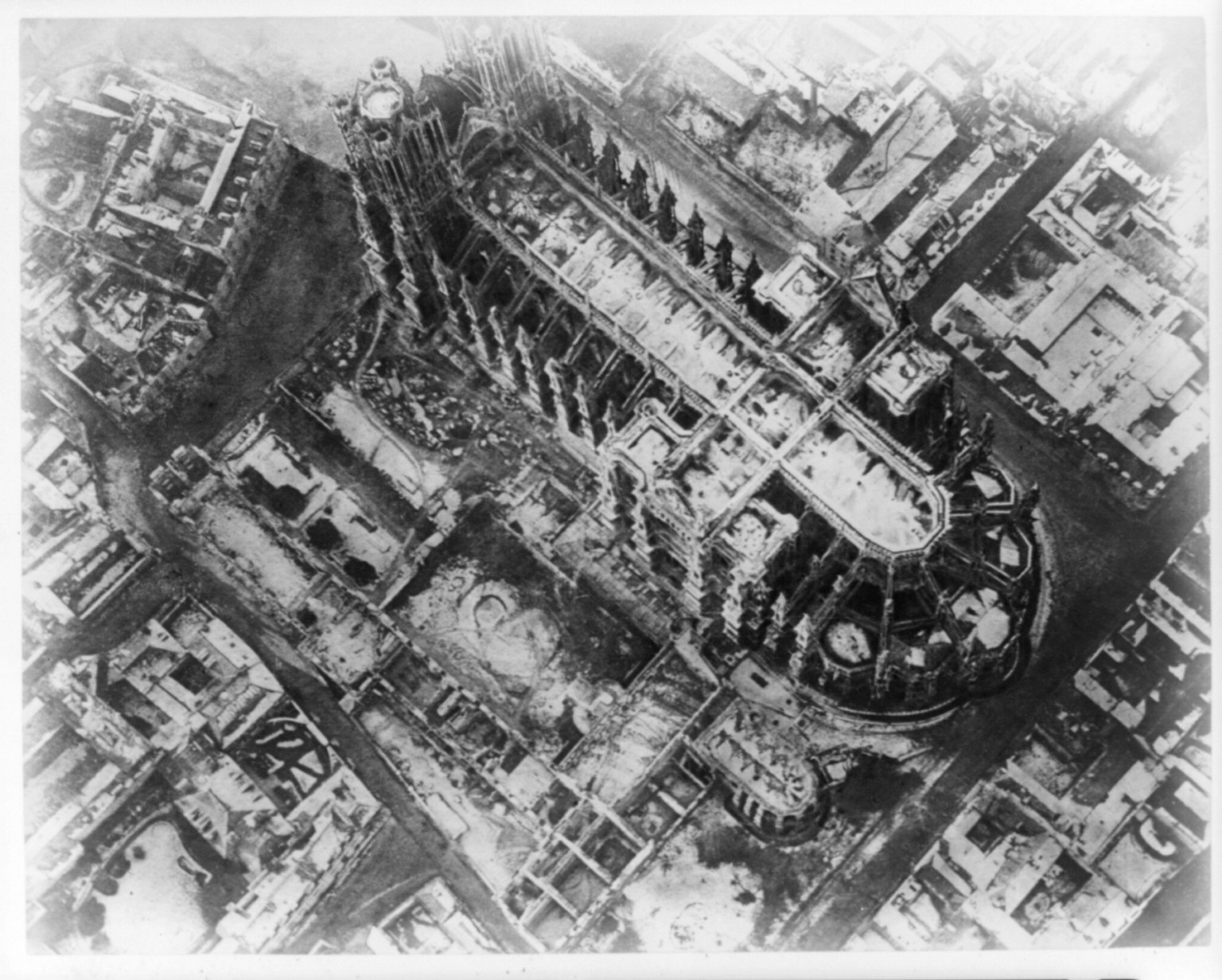 [Aerial of bombed Reims Cathedral, France, during WWI], [between 1914 and 1918] — historic photograph