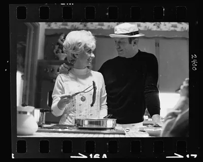 [Mickey Mantle with wife Merlyn in the kitchen of their Dallas, Texas, home] / Thomas R. Koeniges.
