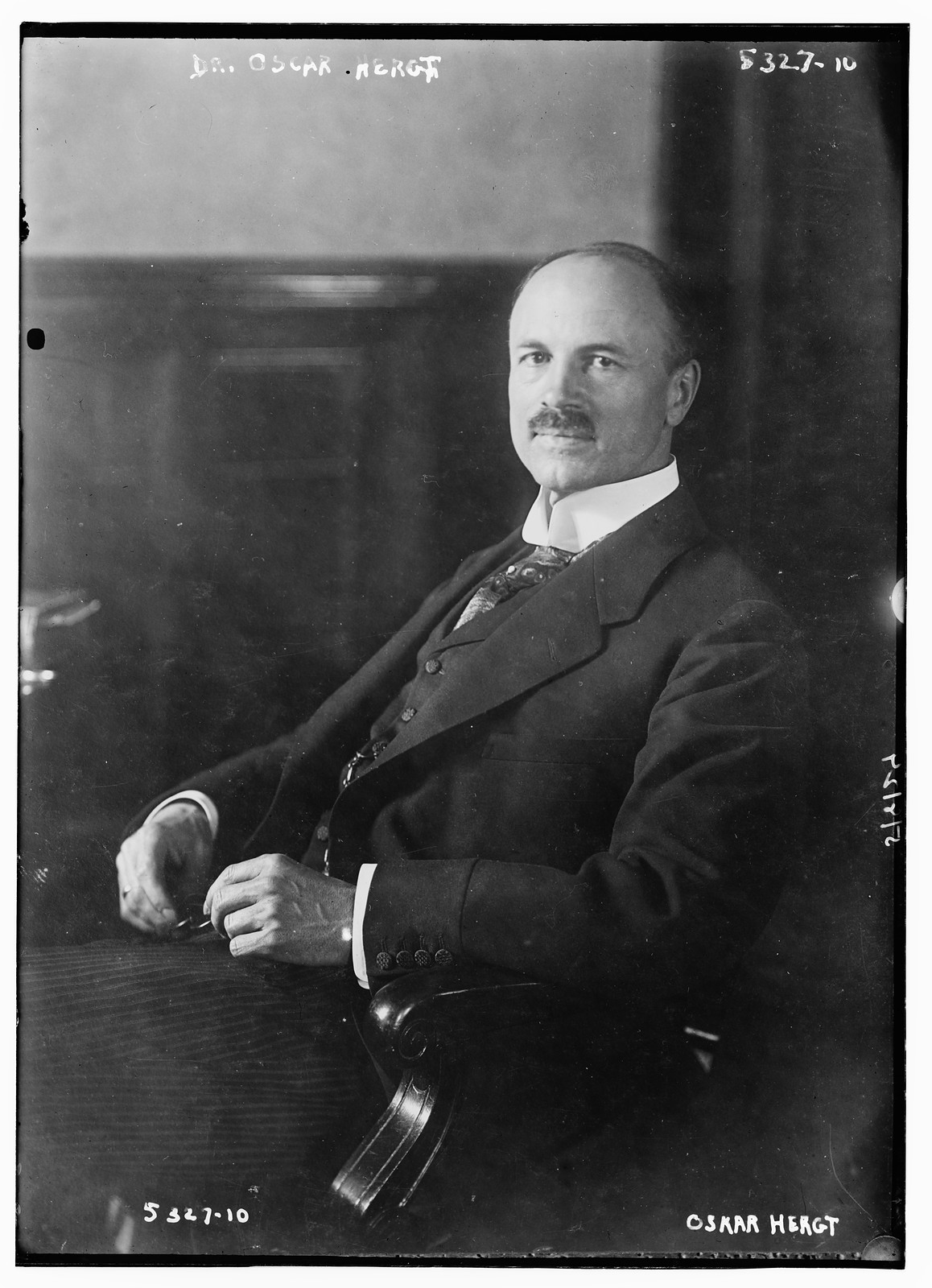 Dr. Oscar Hergt, n/a — historic photograph
