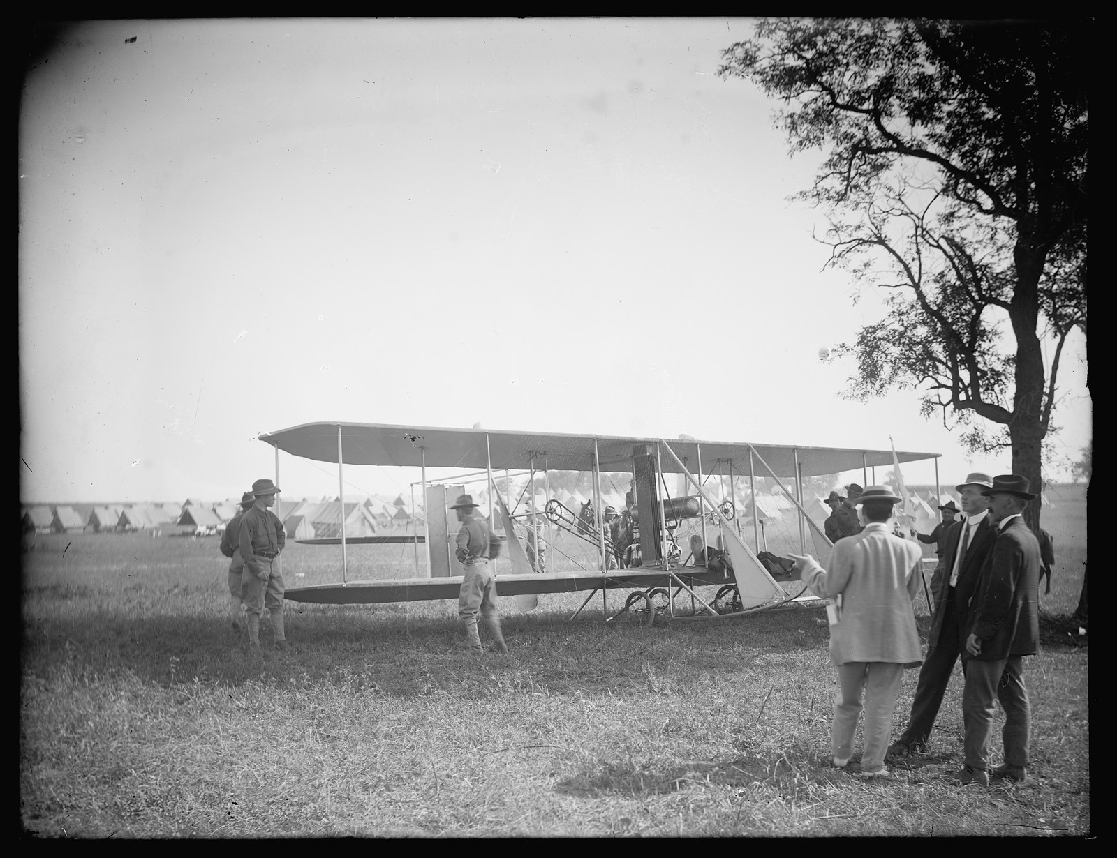[Bi-plane], [between 1910 and 1920] — historic photograph