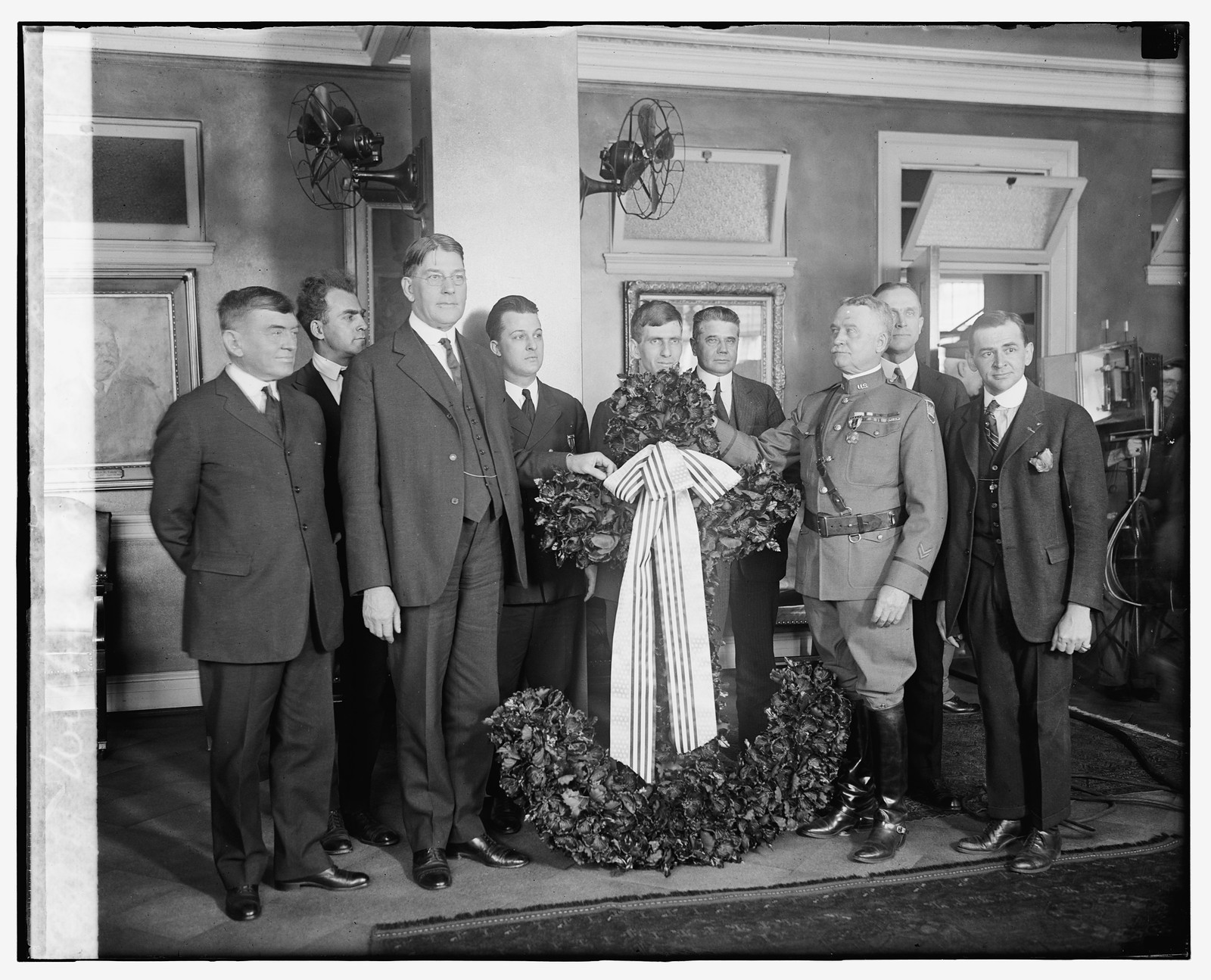 Wilbur & Gen'l Lloyd E. Britt, 4/26/24, [19]24 April 26. — historic photograph