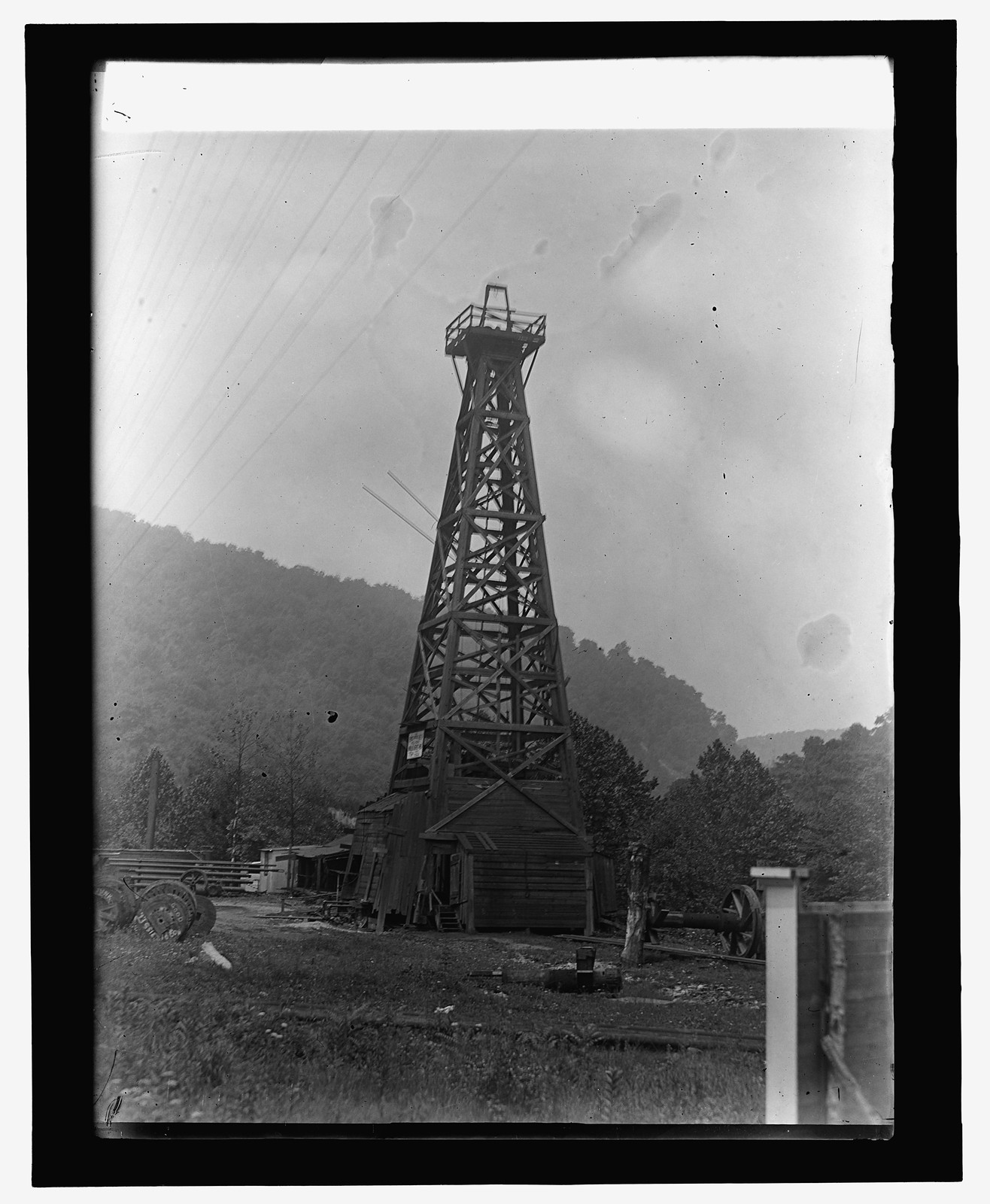 Deepest natural gas well in world, Greensburg, Pa., 1/16/26, [19]26 January 16. — historic photograph
