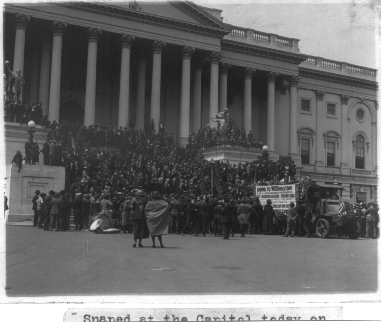Crowd on steps of the U.S. Capitol on the arrival of a bonus petition signed by over 1,000,000 veterans, 1922 May 2. — historic photograph