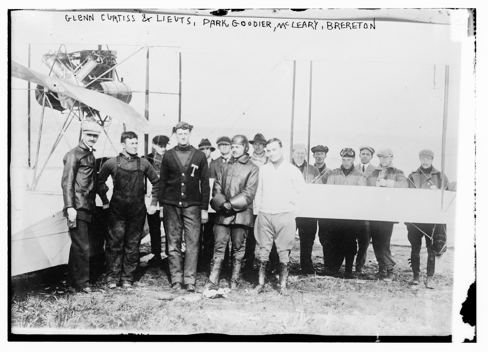 Glenn Curtiss; Lieuts; Park; Goodier; McLeary; Brereton, 12/4/12, 12/4/1912. — historic photograph
