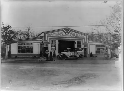 [Newton's Garage, Lake Ronkonkoma, Long Island, New York]